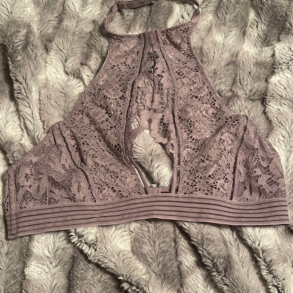 Victoria’s Secret Keyhole Halter Bra